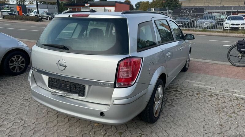 Gebraucht Opel Astra Edition 101 PS (74 kW) 2009 Silber Kombi