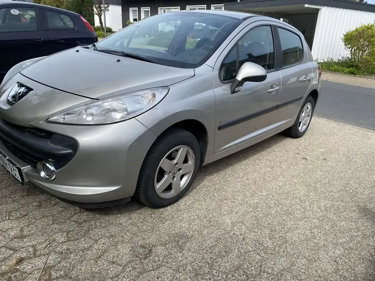 Gebraucht Peugeot 207 Urban Move 95 PS (69 kW) 2008 Limousine