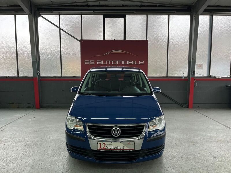 Blau Gebraucht 2009 VW Touran Trendline Van / Kleinbus | 3.990 € (Superpreis) - Bild 1/4