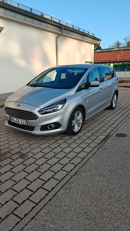 Gebraucht Ford S-MAX Titanium 209 PS (153 kW) 2018 Silber Van / Kleinbus
