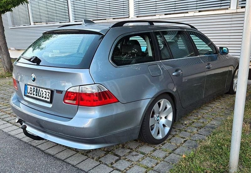 Gebraucht BMW 523 177 PS (130 kW) 2005 Grau Kombi