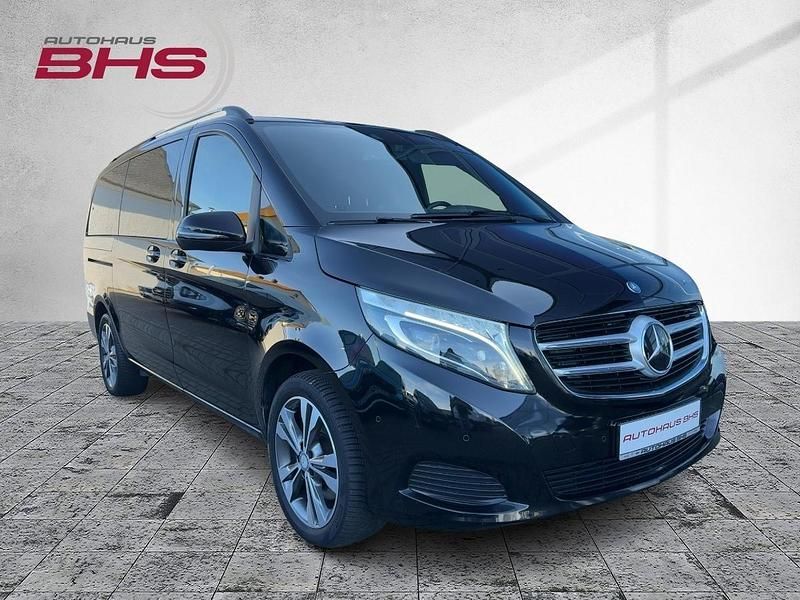 Gebraucht Mercedes V220 163 PS (119 kW) 2016 Obsidianschwarz metallic (schwarz) Van / Kleinbus