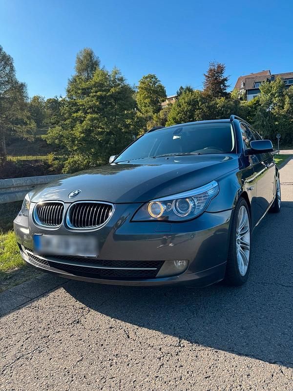 Grau Gebraucht 2007 BMW 525 Kombi | 5.299 € (Fairer Preis) - Bild 1/4