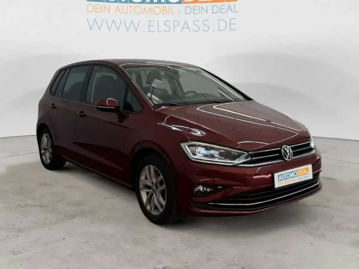 Gebraucht VW Golf VIII Comfortline 150 PS (110 kW) 2020 Cranberry red metallic Van / Kleinbus