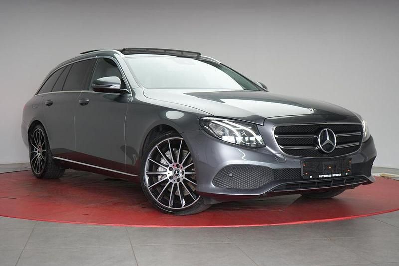 Grau Gebraucht 2019 Mercedes E400 Avantgarde Limousine | 33.990 € (Guter Preis) - Bild 1/4