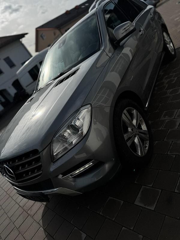 Gebraucht Mercedes ML350 258 PS (189 kW) 2012 Grau SUV