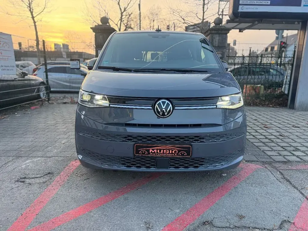Gebraucht VW Multivan 150 PS (110 kW) 2024 Pure grey Van / Kleinbus