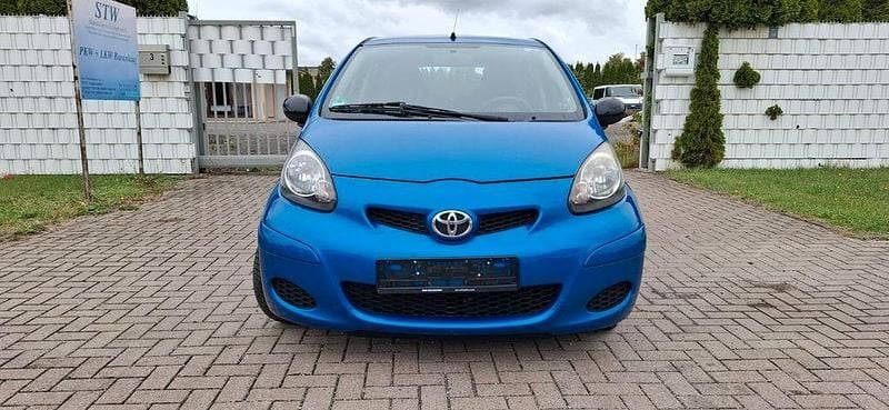 Blau Gebraucht 2009 Toyota Aygo Kleinwagen | 1.550 € (Superpreis) - Bild 1/4