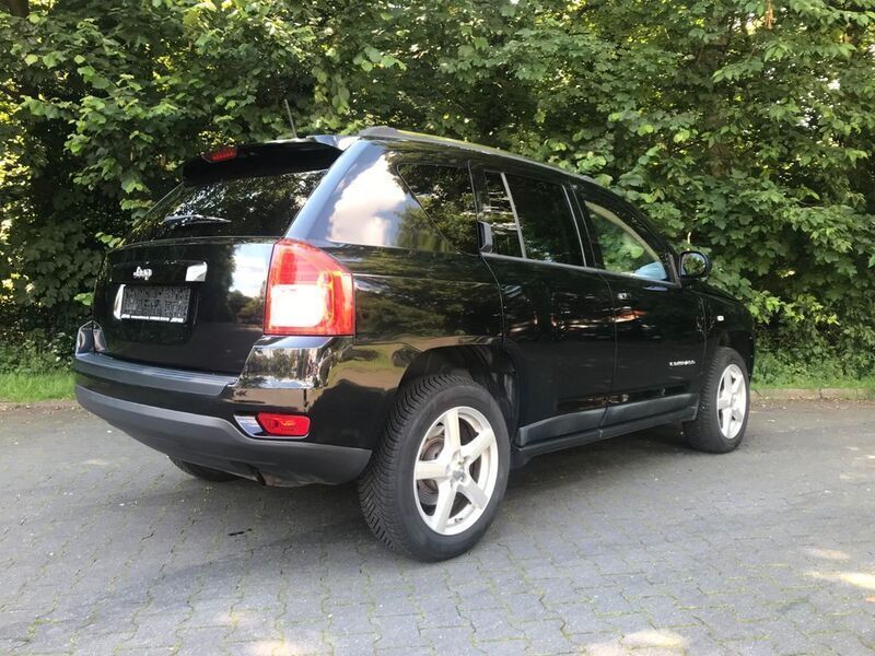 Gebraucht Jeep Compass Sport 156 PS (114 kW) 2011 Black clear coat SUV