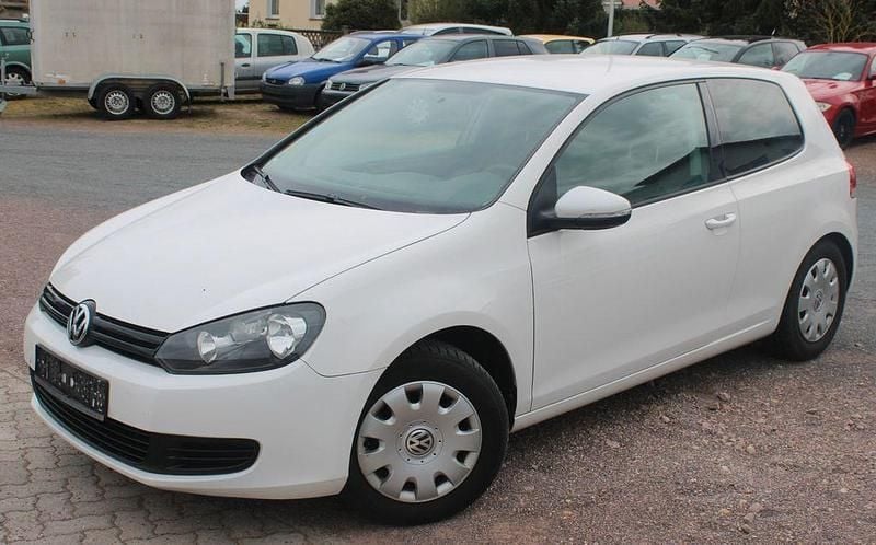 Weiß Gebraucht 2010 VW Golf VI Trendline Kleinwagen | 4.350 € (Guter Preis) - Bild 1/4
