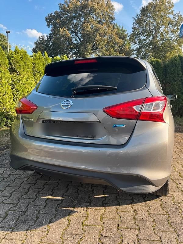 Grau Gebraucht 2016 Nissan Pulsar N-Connecta Limousine | 6.500 € (Fairer Preis) - Bild 1/4