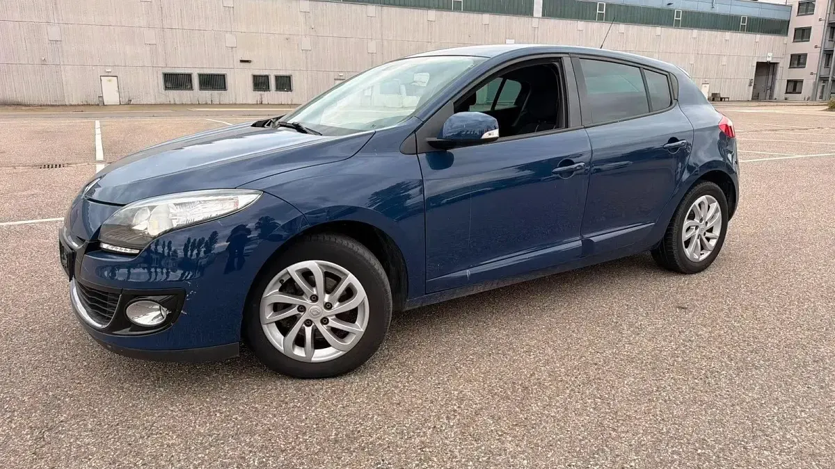 Gebraucht Renault Mégane GrandTour Dynamique 116 PS (85 kW) 2012 Blau Kombi