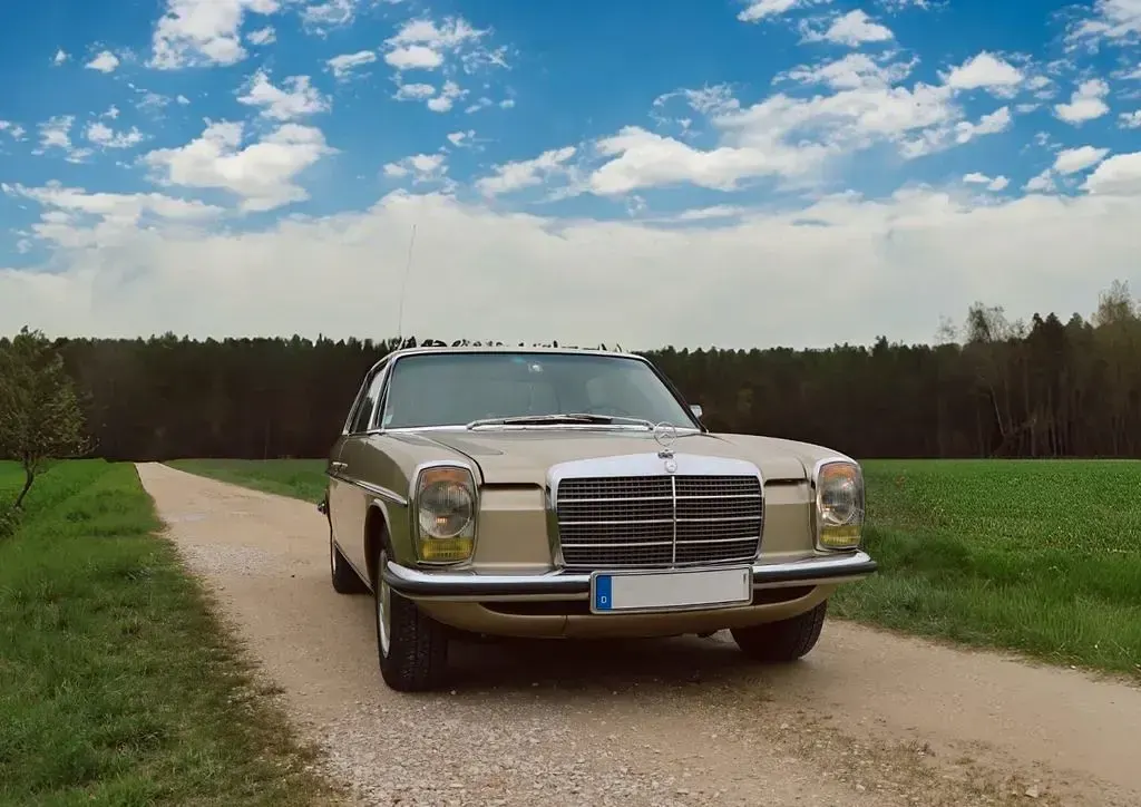Gebraucht Mercedes 280 272 PS (200 kW) 1975 Beige Coupé