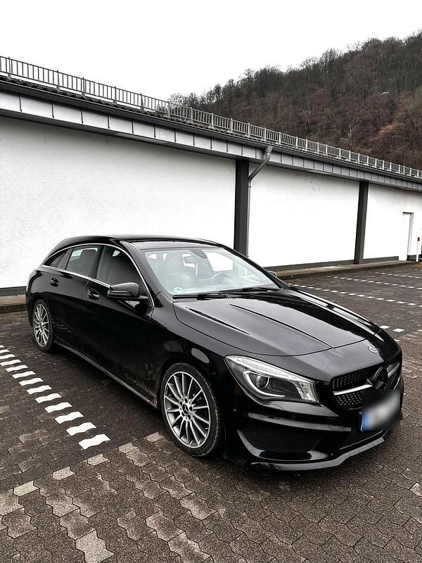 Gebraucht Mercedes CLA180 Shooting Brake AMG line 122 PS (89 kW) 2015 Schwarz Kombi