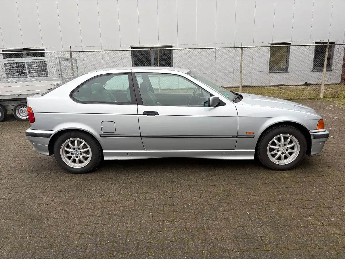 Używany BMW 318 140 KM (102 kW) 1997 Szary Sedan/Limuzyna