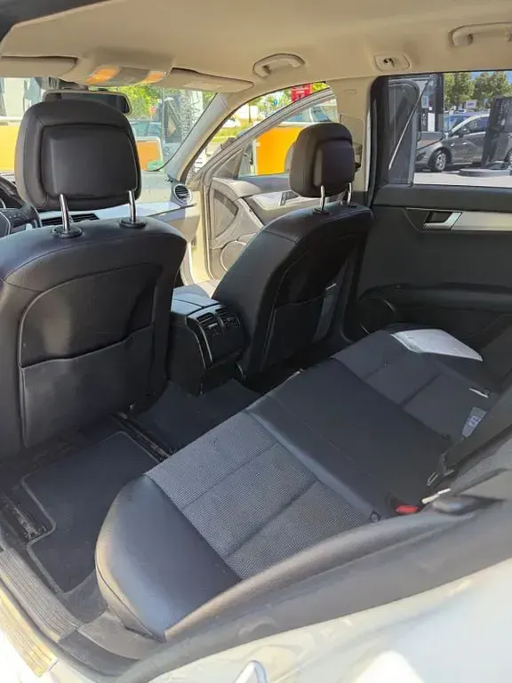 Gebraucht Mercedes C200 Avantgarde 136 PS (100 kW) 2011 Weiß Limousine