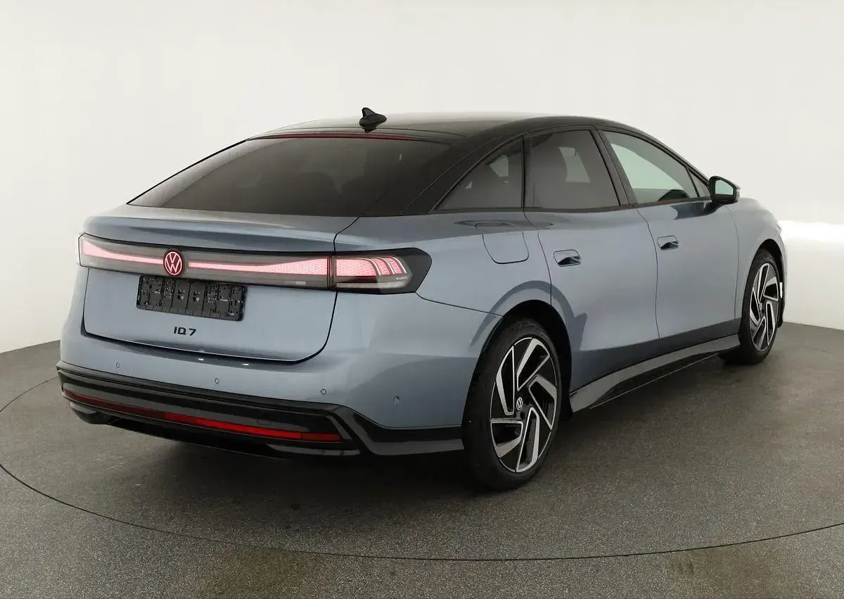 Neu VW ID.7 IQ Drive 210 kW (286 PS) 2026 Aquamarinblau metallic/ dach schwarz Limousine