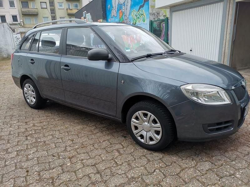 Grau Gebraucht 2009 Skoda Fabia Classic Kombi | 2.200 € (Guter Preis) - Bild 1/4