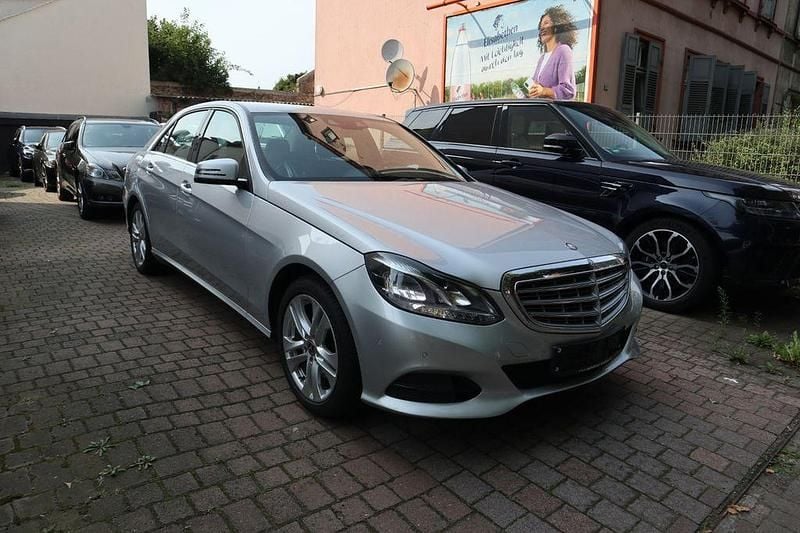 Silber Gebraucht 2014 Mercedes E300 Limousine | 18.990 € (Fairer Preis) - Bild 1/4