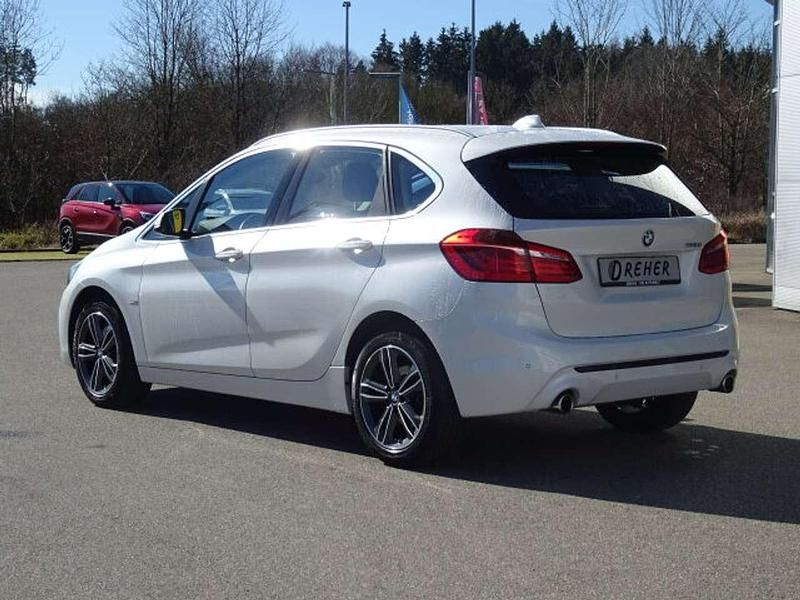 Gebraucht BMW 220 Active Tourer Sport Line 192 PS (141 kW) 2018 Mineralweiss Van / Kleinbus