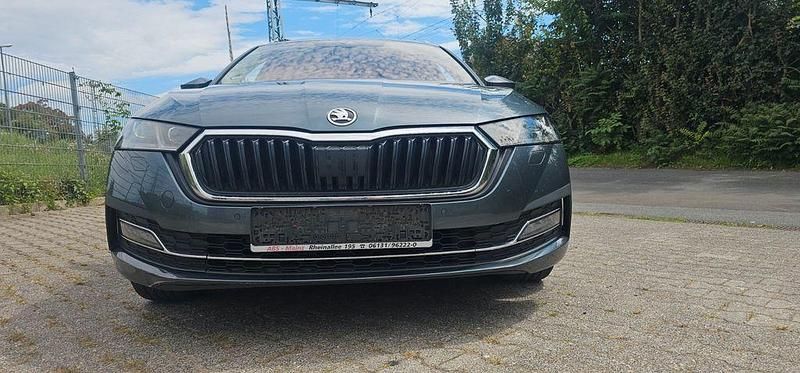 Grau Gebraucht 2020 Skoda Octavia Style Kombi | 14.800 € (Guter Preis) - Bild 1/4