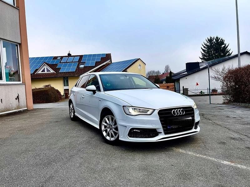 Weiß Gebraucht 2015 Audi A3 S-Line Kleinwagen | 10.000 € (Guter Preis) - Bild 1/4