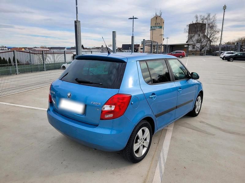 Gebraucht Skoda Fabia 105 PS (77 kW) 2013 Blau Kleinwagen