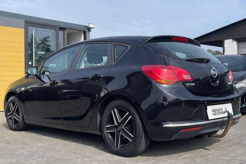 Gebraucht Opel Astra 110 PS (80 kW) 2013 Limousine