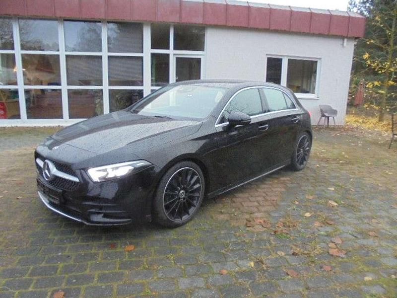 Gebraucht Mercedes A200 AMG line 163 PS (119 kW) 2018 Nachtschwarz  unilack Kleinwagen