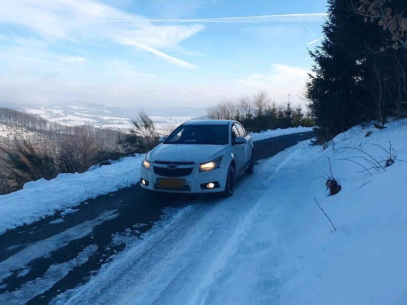 Gebraucht Chevrolet Cruze 163 PS (119 kW) 2012 Weiß Limousine