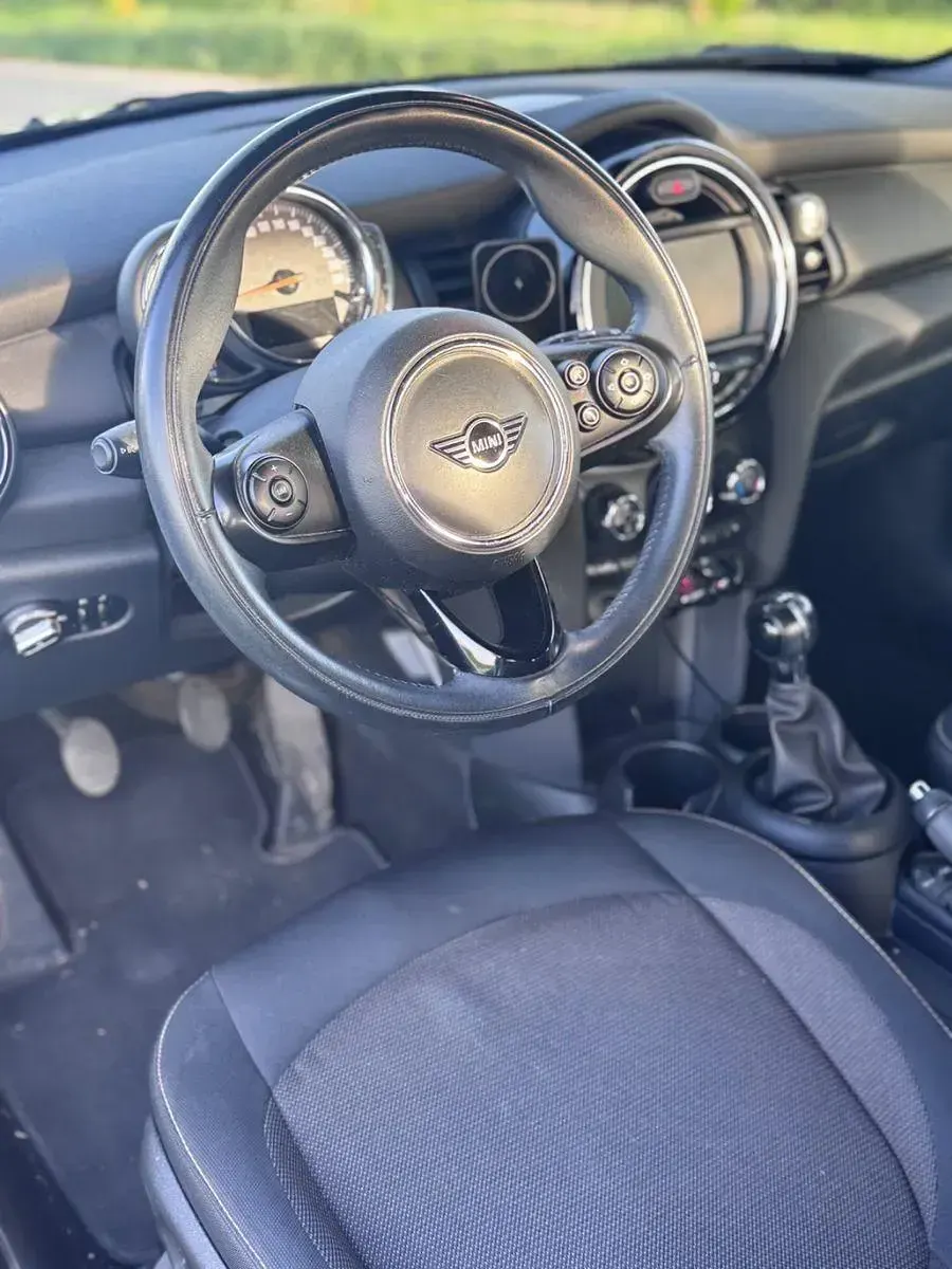 Usata Mini ONE 102 CV (75 kW) 2019 Grigio Utilitaria