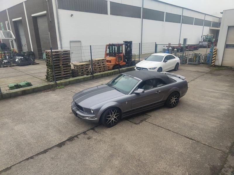 Silber Gebraucht 2006 Ford Mustang Cabrio | 8.999 € - Bild 1/4