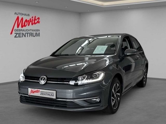 Indiumgrau metallic (metallic) Gebraucht 2019 VW Golf VII Join Limousine | 20.880 € (Etwas zu teuer) - Bild 1/3