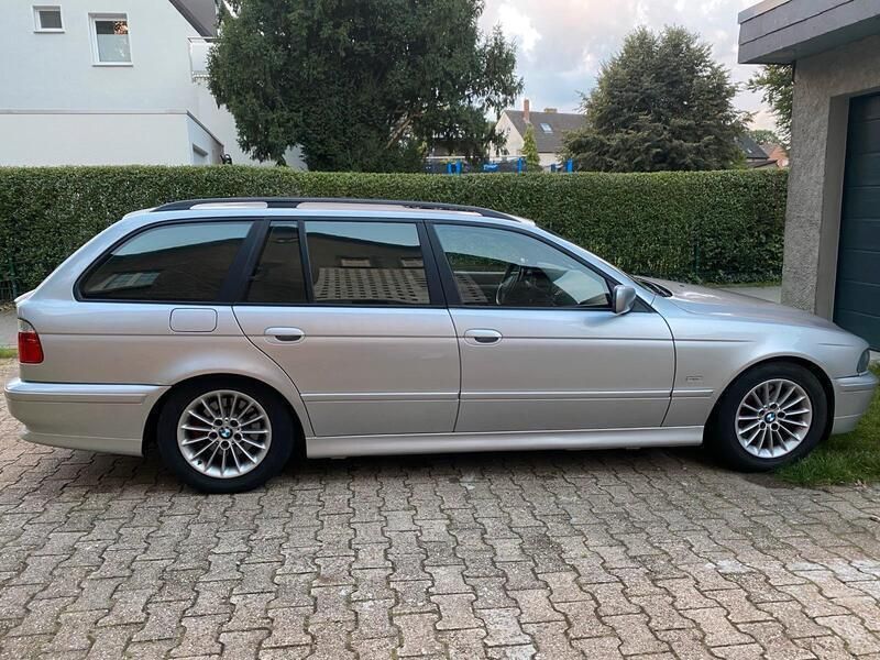 Silber Gebraucht 2001 BMW 530 Kombi | 3.500 € (Fairer Preis) - Bild 1/4