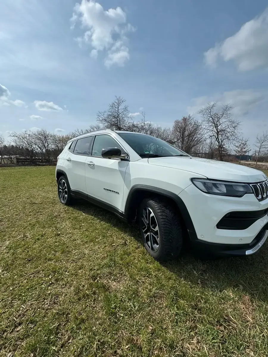 Gebraucht Jeep Compass Limited 150 PS (110 kW) 2022 Weiß SUV