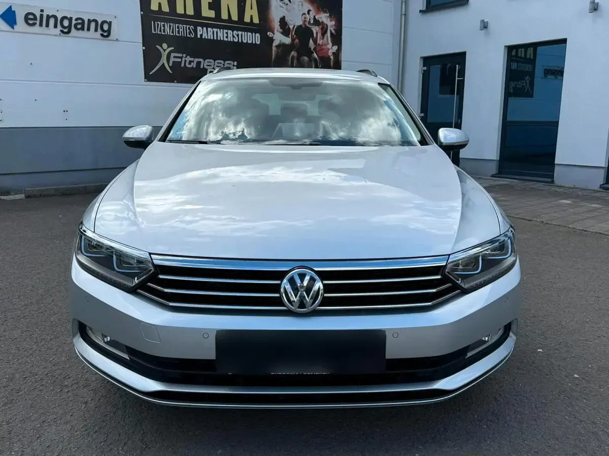 Gebraucht VW Passat 150 PS (110 kW) 2018 Silber Kombi