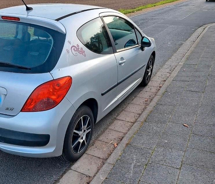 Gebraucht Peugeot 207 72 PS (52 kW) 2007 Silber Kleinwagen