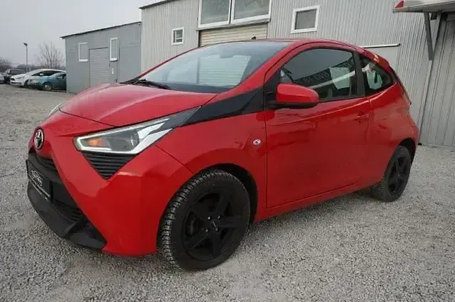 Gebraucht Toyota Aygo X-play 72 PS (52 kW) 2018 Vulcanorot Kleinwagen