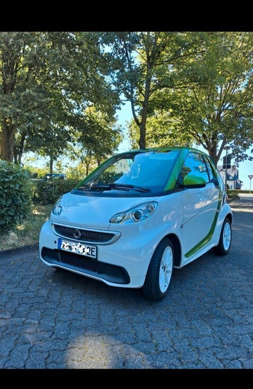 Weiß Gebraucht 2012 Smart ForTwo Electric Drive Passion Cabrio | 8.500 € (Fairer Preis) - Bild 1/4