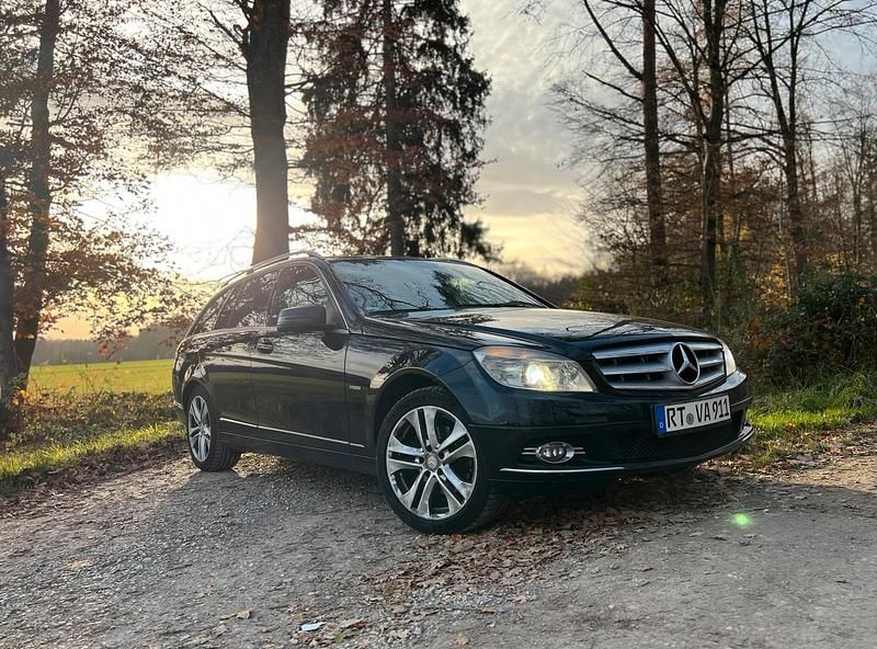 Schwarz Gebraucht 2010 Mercedes C250 Kombi | 7.950 € (Fairer Preis) - Bild 1/4