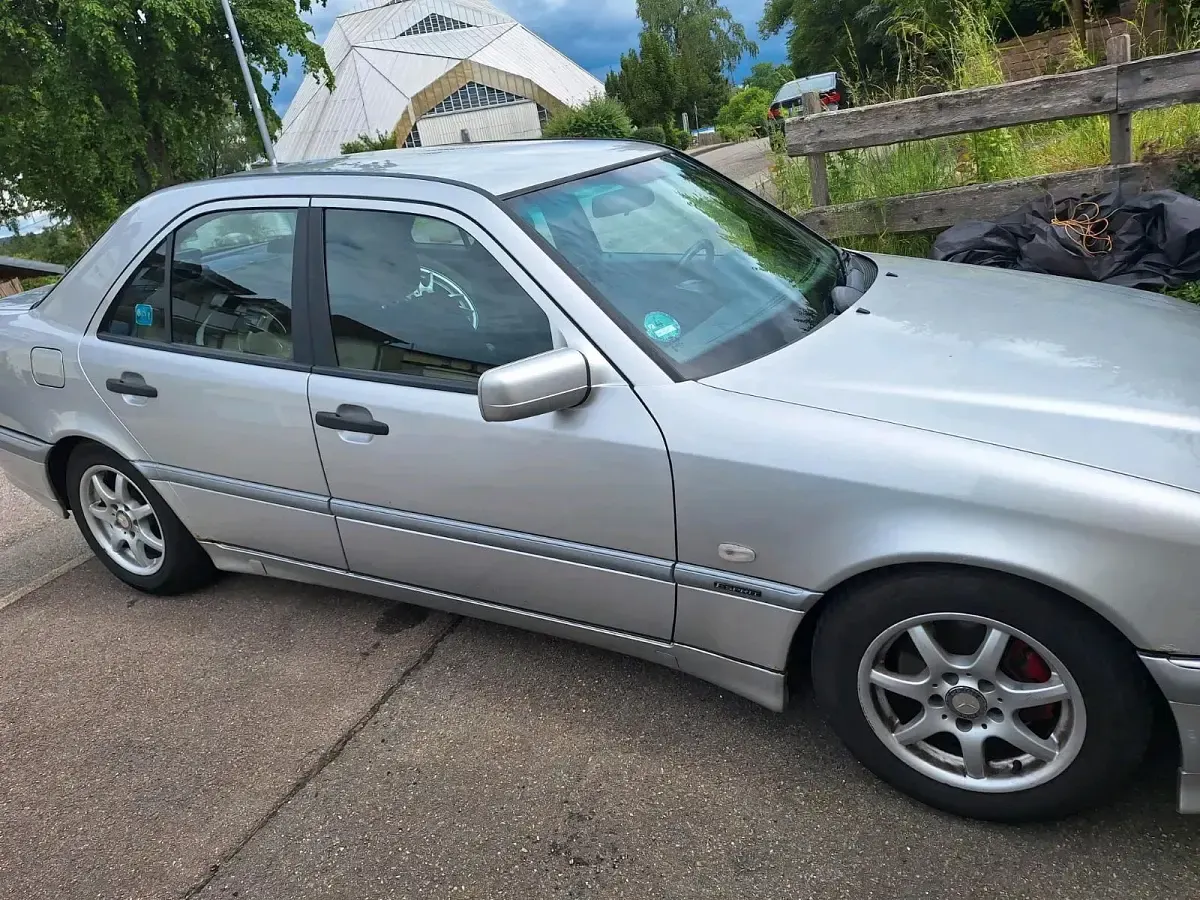 Gebraucht Mercedes C220 125 PS (91 kW) 1998 Silber Limousine