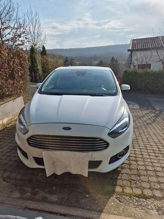Gebraucht Ford S-MAX Titanium 150 PS (110 kW) 2019 Weiß Van / Kleinbus