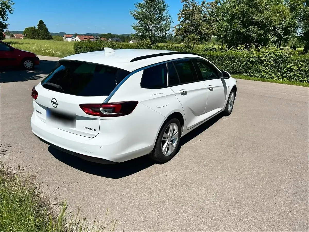 Gebraucht Opel Insignia 136 PS (100 kW) 2018 Weiß Kombi