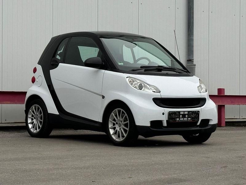 Weiß Gebraucht 2009 Smart ForTwo Coupé Passion Coupé | 4.490 € (Fairer Preis) - Bild 1/4