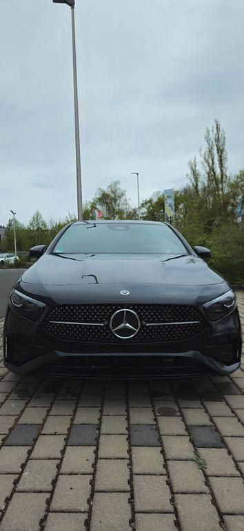 Schwarz Gebraucht 2023 Mercedes A250 Limousine | 35.800 € (Fairer Preis) - Bild 1/4