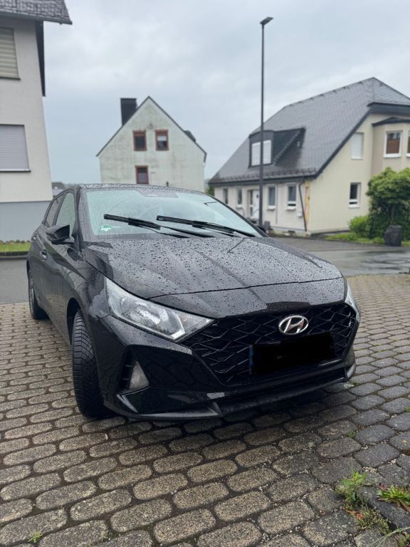 Schwarz Gebraucht 2023 Hyundai i20 GO! Limousine | 17.000 € (Fairer Preis) - Bild 1/4