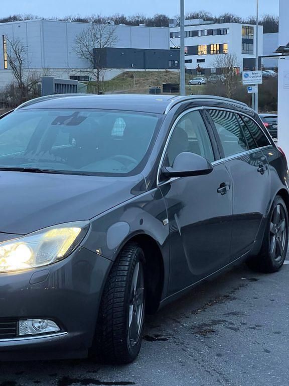 Gebraucht Opel Insignia Edition 131 PS (96 kW) 2010 Grau Limousine