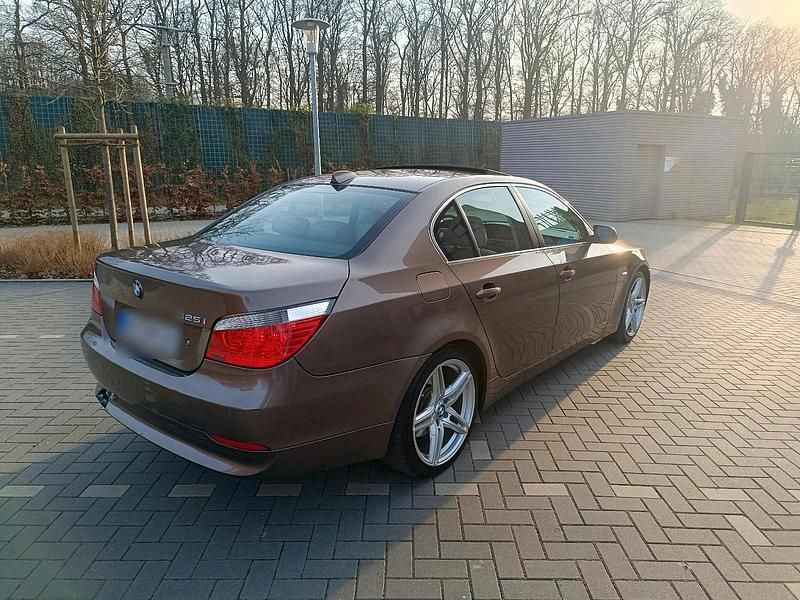Gebraucht BMW 525 218 PS (160 kW) 2006 Braun Limousine