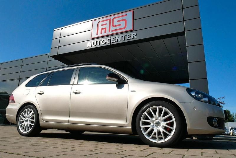 Silber Gebraucht 2012 VW Golf VI Match Kombi | 8.490 € (Etwas zu teuer) - Bild 1/4