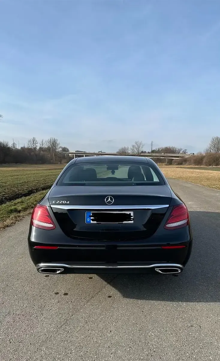 Gebraucht Mercedes E220 194 PS (142 kW) 2017 Schwarz Limousine